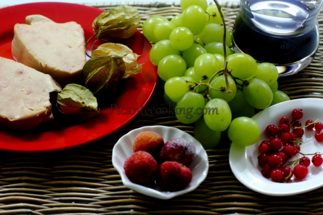 Фуа-гра з винно-карамельним соусом та фруктами - 1