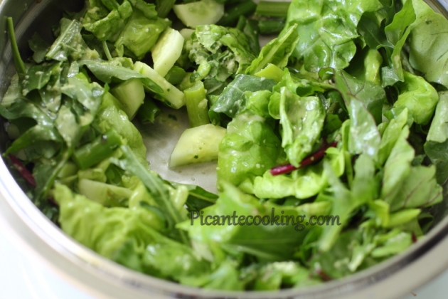 Салат з зеленою спаржею й копченим лососем - 6
