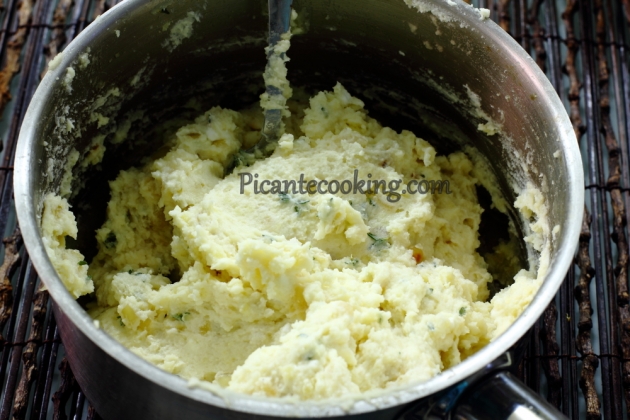 Pierogi z ziemniakami, tymiankiem i kozim serem - 4