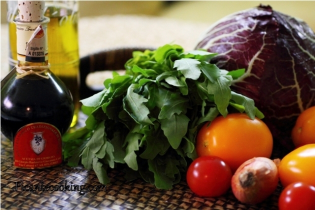 Салат з гірких видів салатної зелені з бальзамічний заправкою - 1