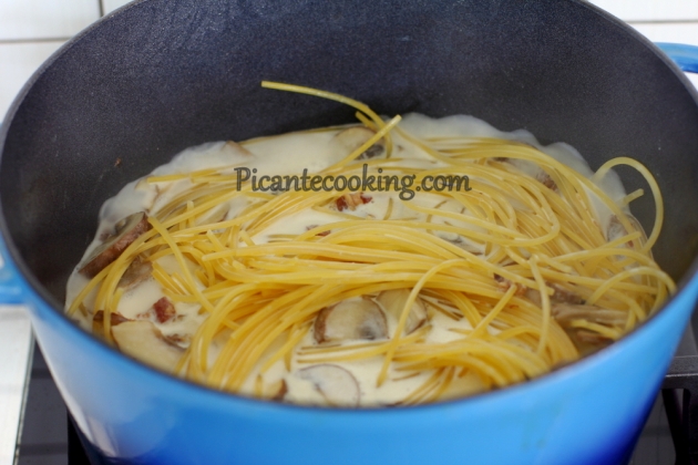 Спагетті зі шпинатом та грибами в одній каструлі - 6