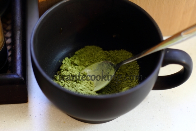 Zimna zielona herbata matcha z mlekiem - 1