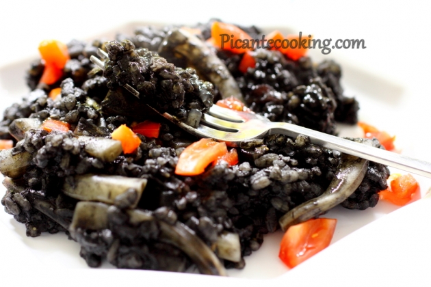 Czarny ryż z kalmarami (hisz. Arroz negro con calamares) - 11