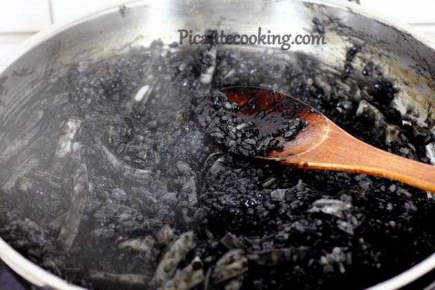 Czarny ryż z kalmarami (hisz. Arroz negro con calamares) - 7