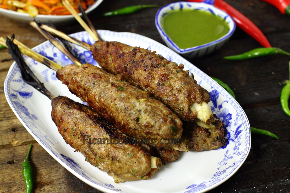 Tajskie kebaby z kurczaka na trawie cytrynowej - 1