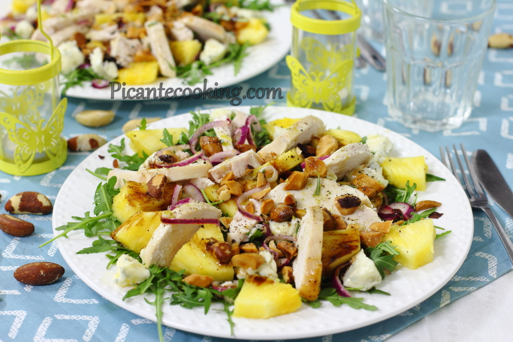 Sałatka z kurczakiem, ananasem i gorgonzolą - 7