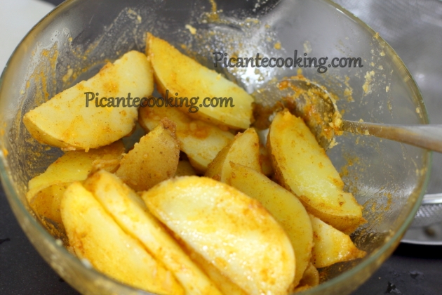 Pieczone ziemniaki z przyprawami i serem - 4