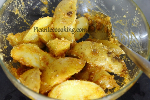 Pieczone ziemniaki z przyprawami i serem - 5