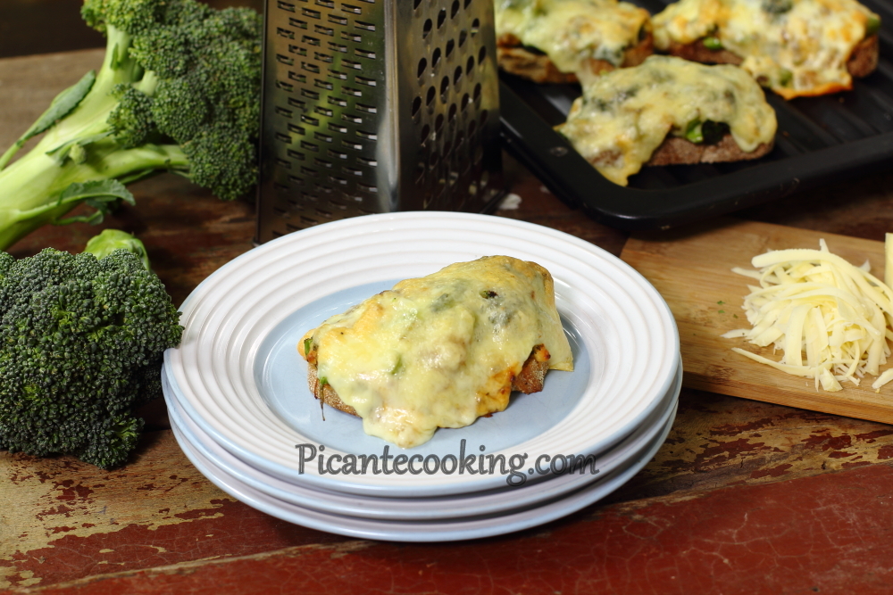 Kanapki z brokułami i serem na ciepło (ang. Broccoli melts) - 9