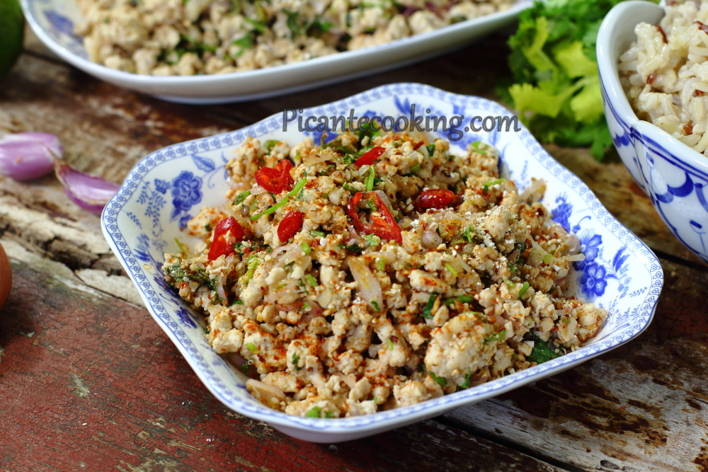 Тайський гарячий салат з куркою (Larb Gai) - 1