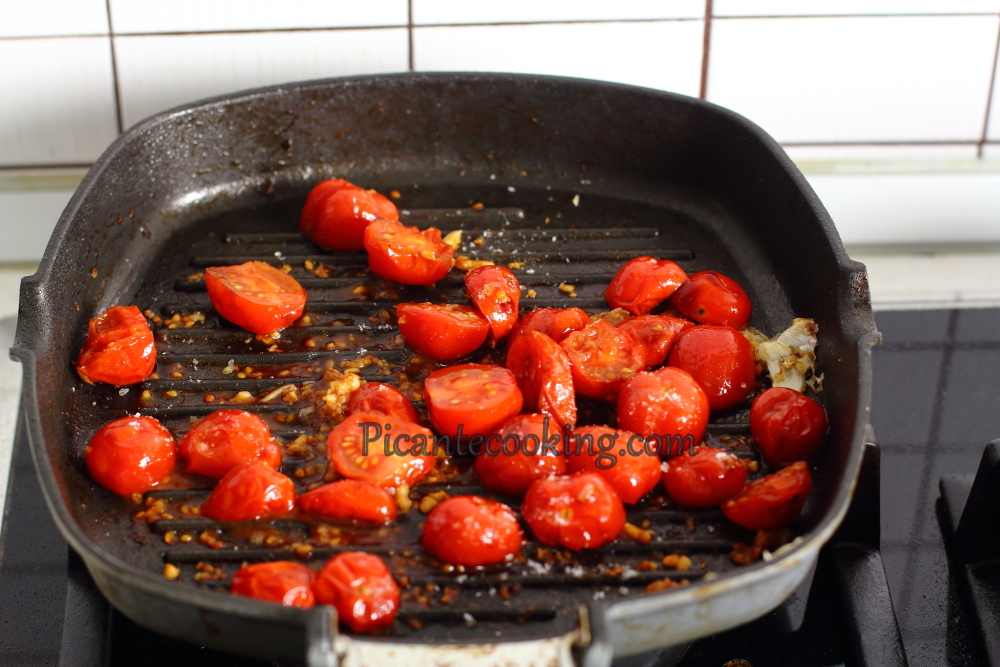 Szparagi z duszonymi pomidorkami cherry - 4