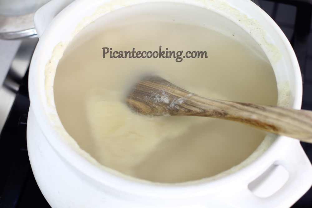 Serowa zupa krem z grzankami - 4