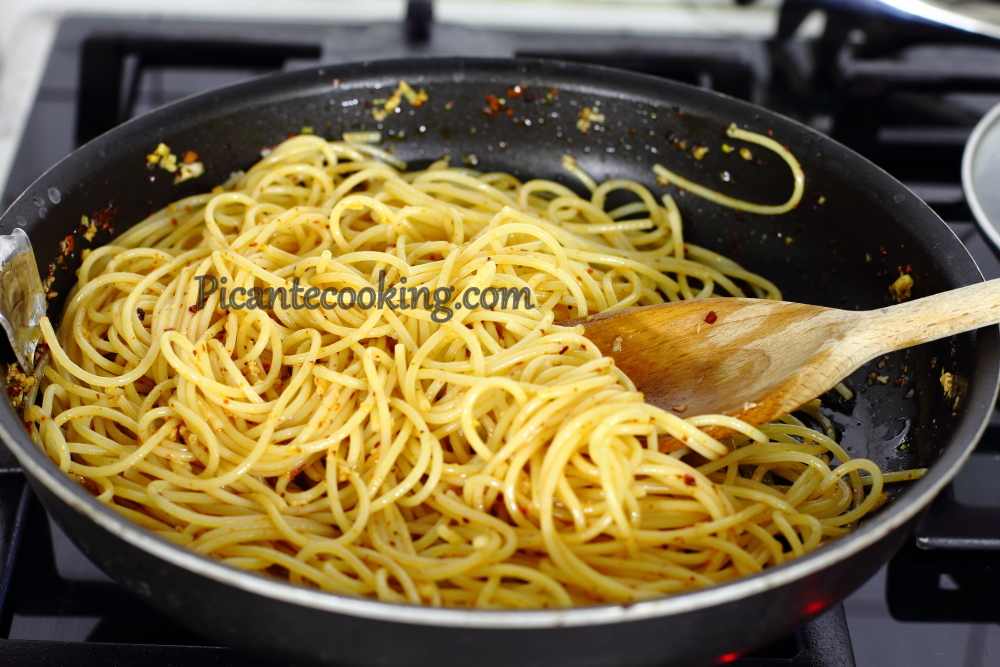 Макарони з часником та оливковою олією (Pasta aglio e olio) - 4