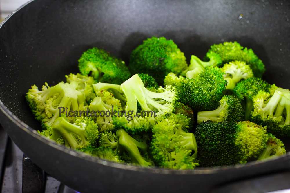 Brokuły zapiekane w sosie serowym - 3
