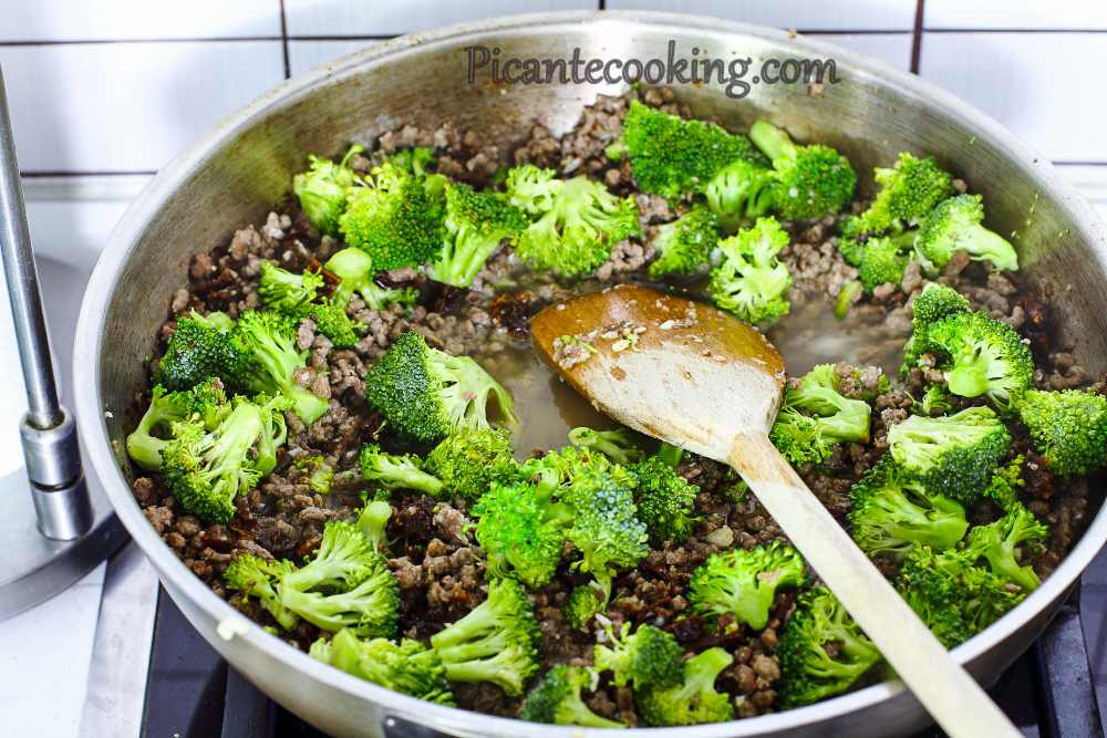 Makaron z brokułami i wołowiną - 4