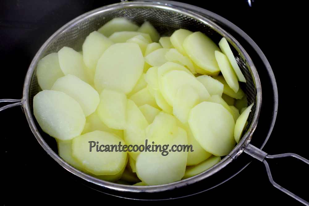 Makrela na ziemniakach z czosnkiem i kolendrą - 2