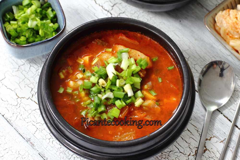 Zupa z kimchi (Kimchi Jjigae) - 1