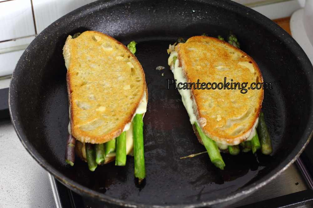 Sandwiche z serem i szparagami - 7