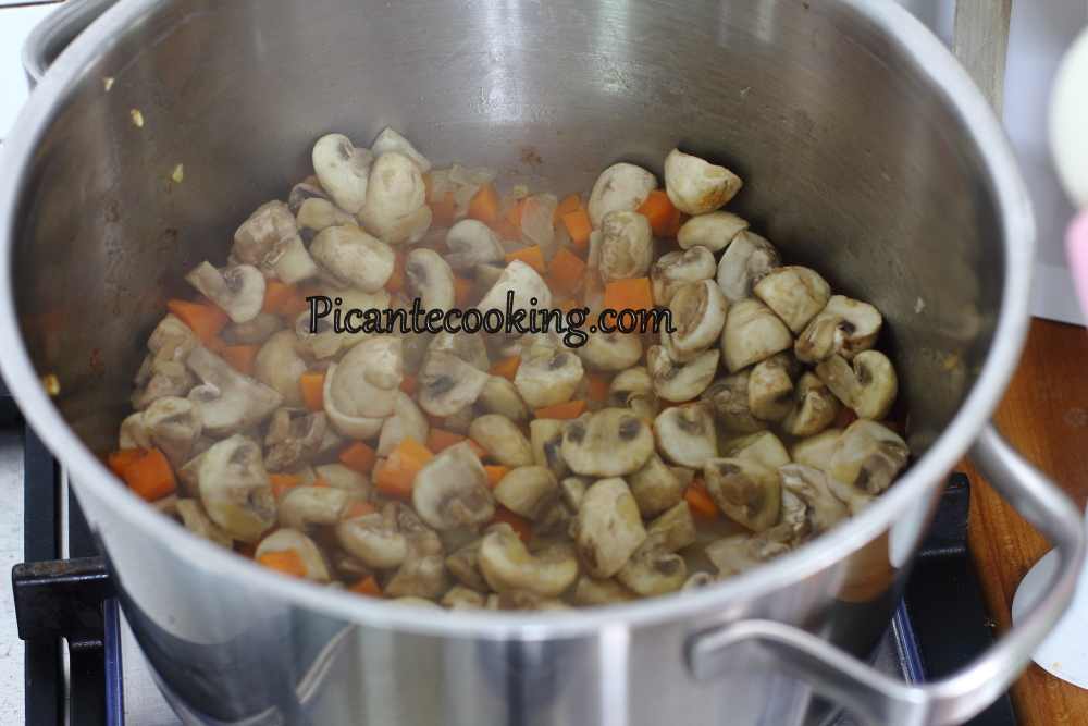 Zupa grzybowa z klopsikami - 3