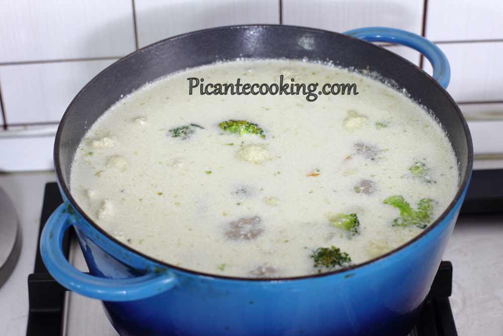 Zupa z brokułami, kalafiorem i klopsikami - 6
