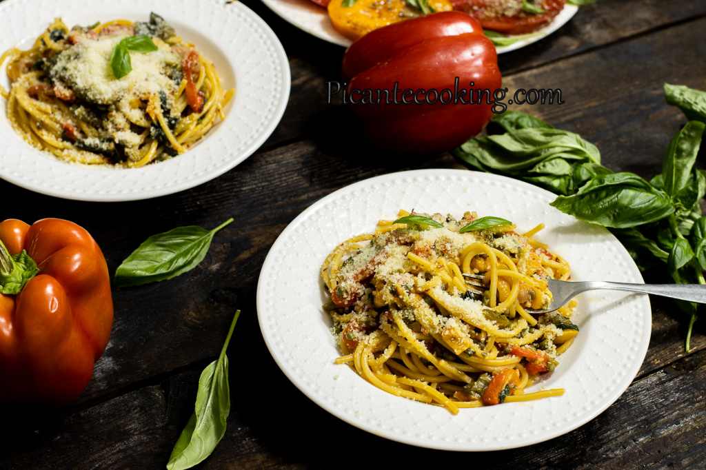 Spaghetti z pieczoną papryką i kaparami - 10