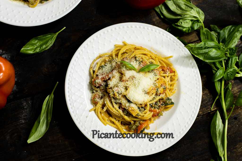 Spaghetti z pieczoną papryką i kaparami - 9