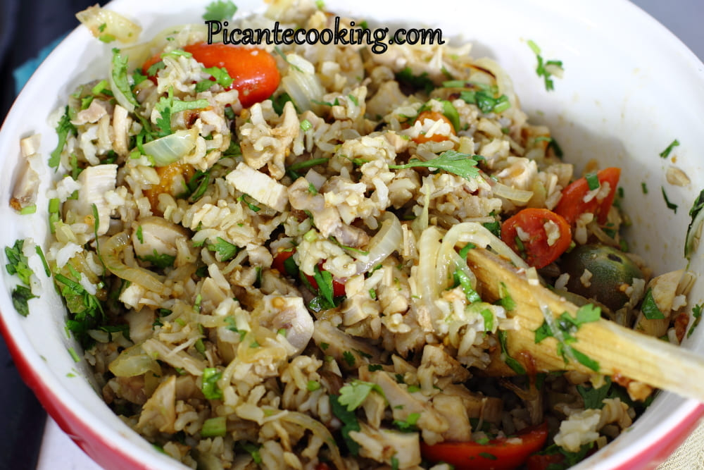 Sałatka ryżowa z kurczakiem i warzywami - 5