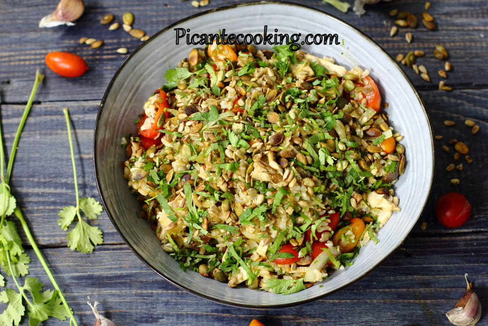 Sałatka ryżowa z kurczakiem i warzywami - 1