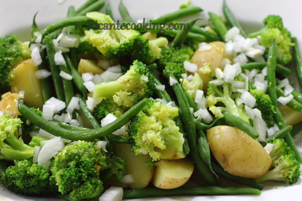 Sałatka z młodych ziemniaków, brokułów i fasolki szparagowej - 6